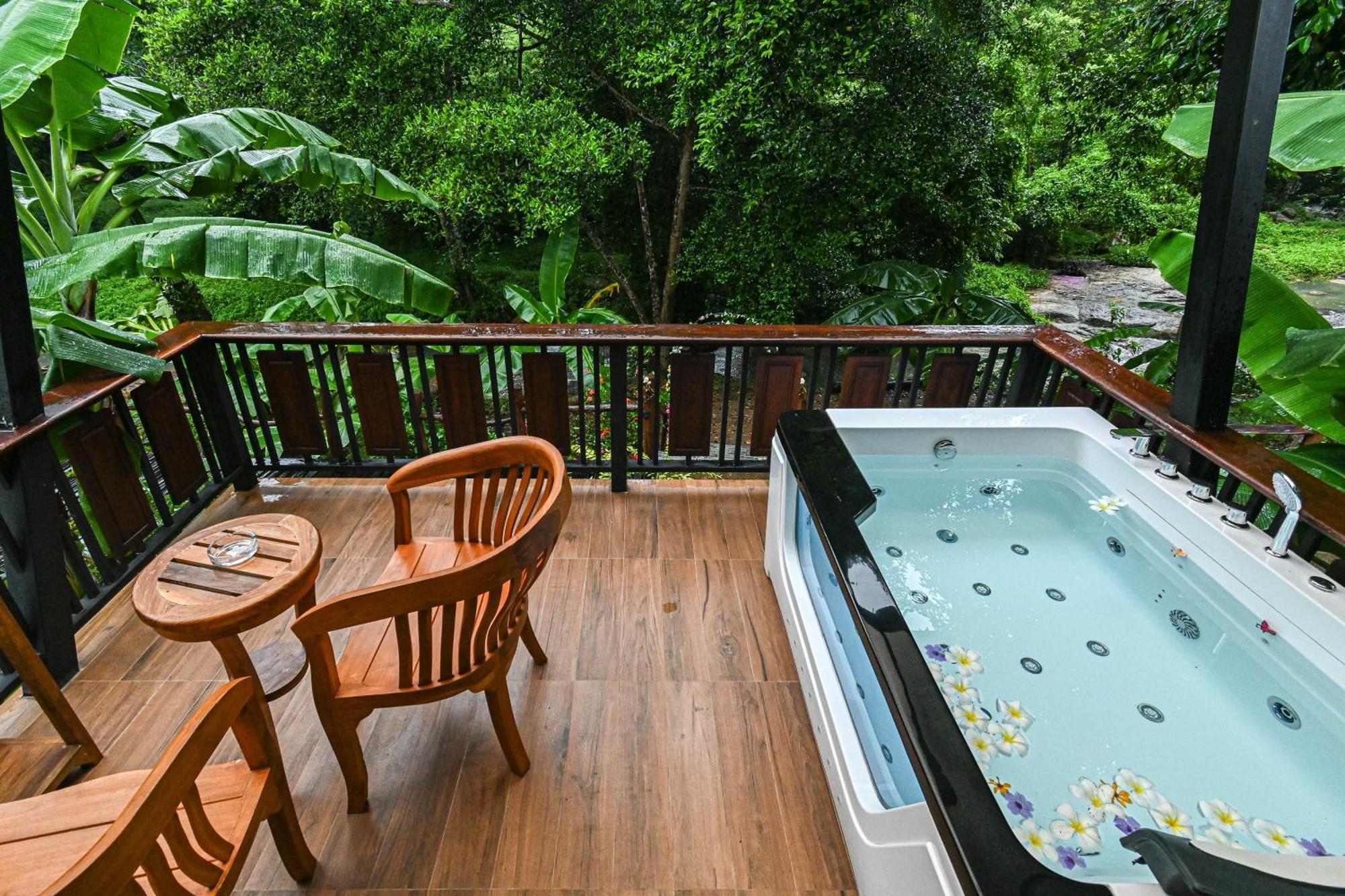 Cascade Tara Hotel Na Mueang Bagian luar foto